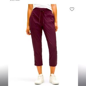Lulu lemon jogger- dance studio mid-rise crop. Color Garnet (maroon) size 4